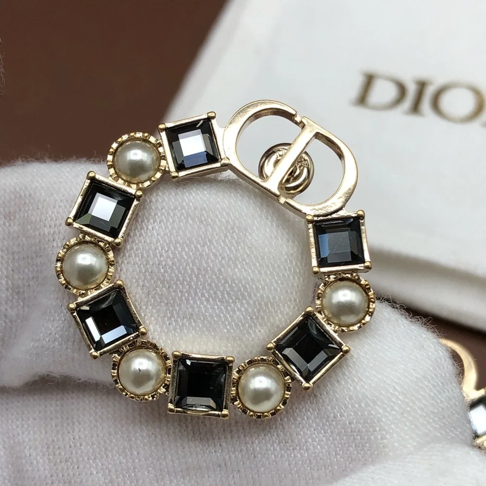 Dior Earrings - Picture 2 of 5